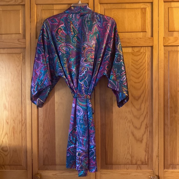 Silky Robe! - Picture 3 of 3
